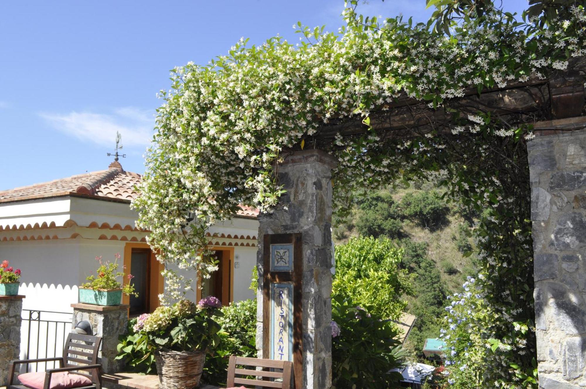 מלון ג'ויוזה מריאה Borgo San Francesco מראה חיצוני תמונה